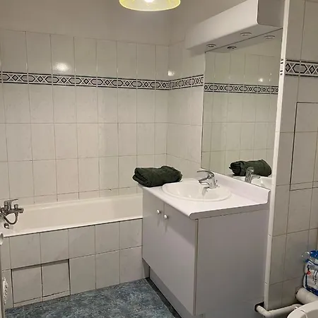 Ici *